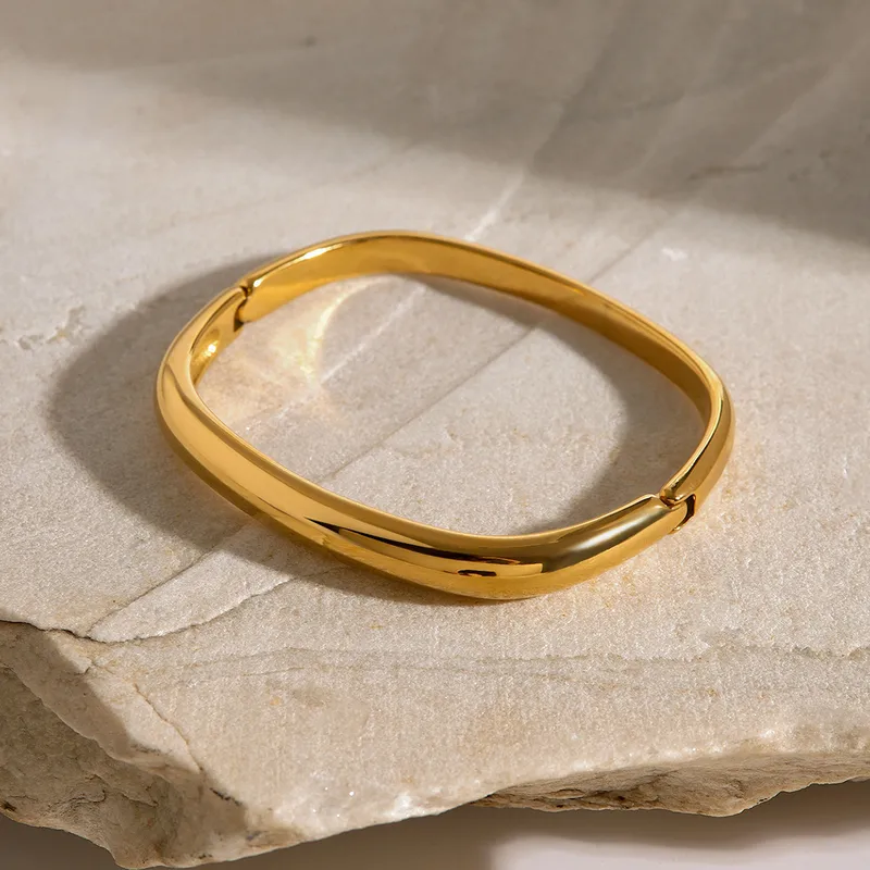 18K Gold Plated Square Bangle | Χρυσή Χειροπέδα "Square Glow" (18K)