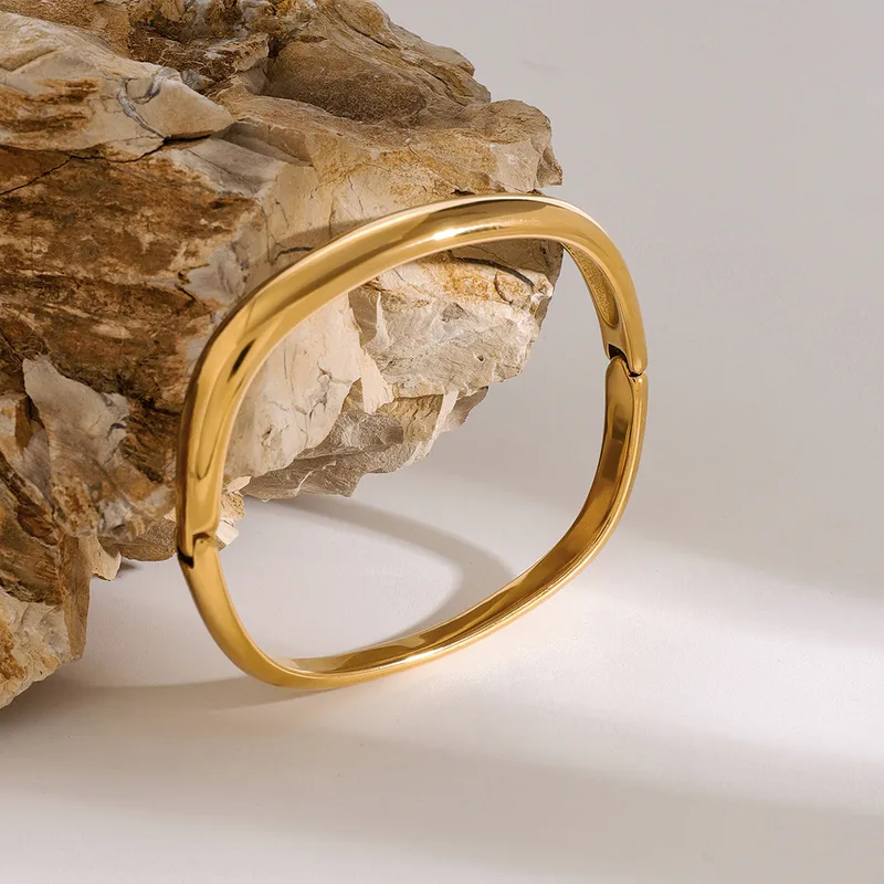 18K Gold Plated Square Bangle | Χρυσή Χειροπέδα "Square Glow" (18K) - Image 4