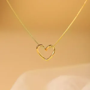 Alternative view of Gold Minimalist Heart Necklace: Η "Αφηρημένη" Τέχνη της Αγάπης
