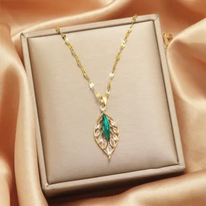 Gold Emerald Leaf Necklace | Χρυσό Κολιέ "Φύλλο" με Σμαραγδί Κρύσταλλο