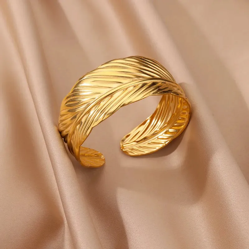 Golden Feather Statement Cuff | Χρυσή Χειροπέδα "Φτερό της Τύχης"