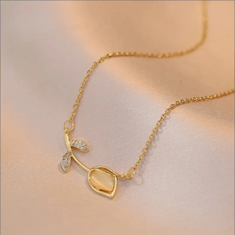 Golden Opal Tulip Necklace / Χρυσό Κολιέ "Τουλίπα" με Όπαλ