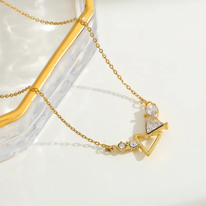 Κολιέ "Geometric Crystal" – Χρυσό Ατσάλι με Clear Ζιργκόν