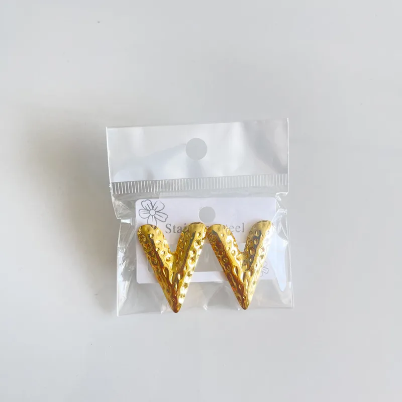 Hammered Gold V-Shape Earrings Χρυσοί Σφυρήλατοι Κρίκοι "V"