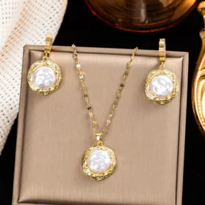 Alternative view of Gold Baroque Pearl Jewelry Set: Η Τέχνη της Πέρλας