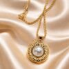 Gold Hammered Pearl Medallion: Vintage Πολυτέλεια